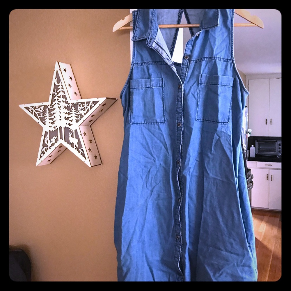 Denim dress. Country-chic!
